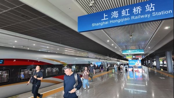 洪萨速配 9月29日至10月1日，上海三大火车站候车室计划通宵开放运营